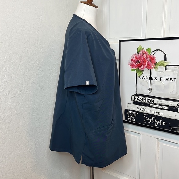 FIGS Casma Muted Blue Scrub Top Size L - Picture 3 of 6